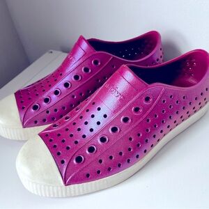 Original Native Jefferson shoe, sparkly dark pink.